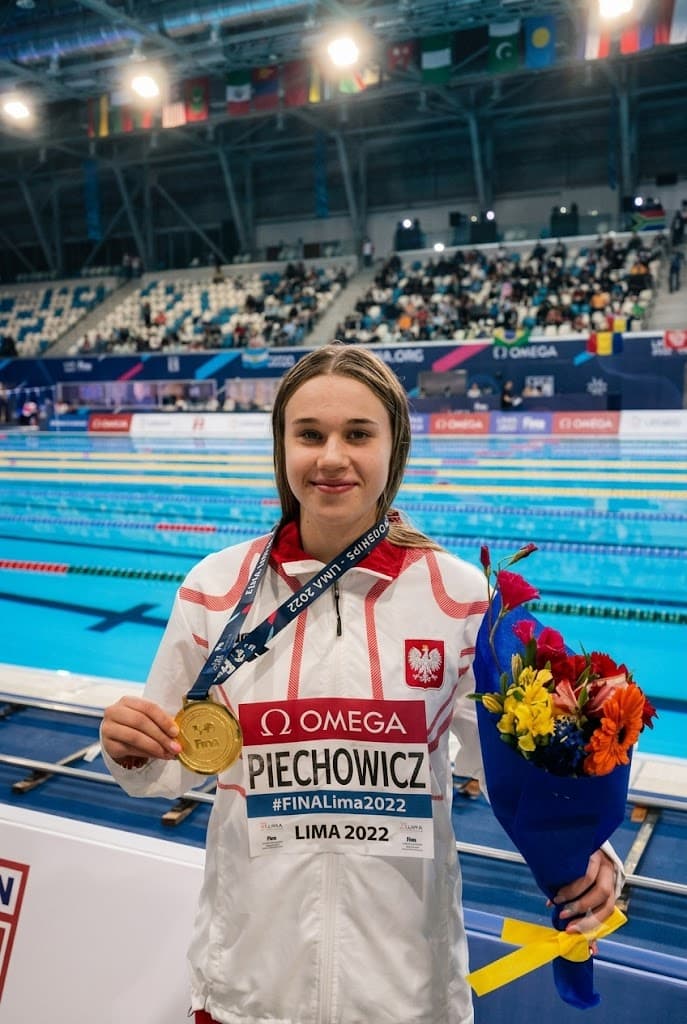 Karolina Piechowicz z medalem